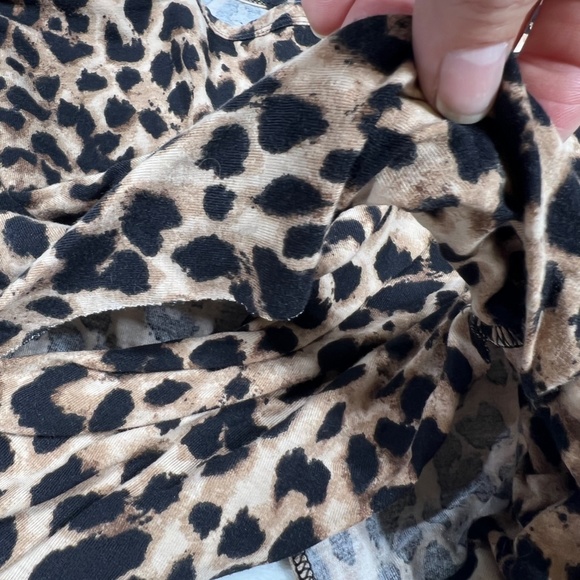 VS cheetah print tie front top - Picture 2 of 7